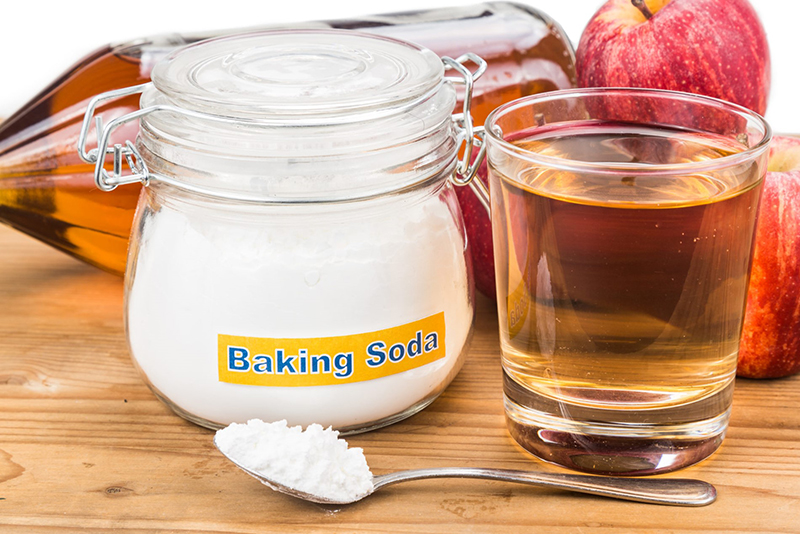 lam trang chau rua bang baking soda
